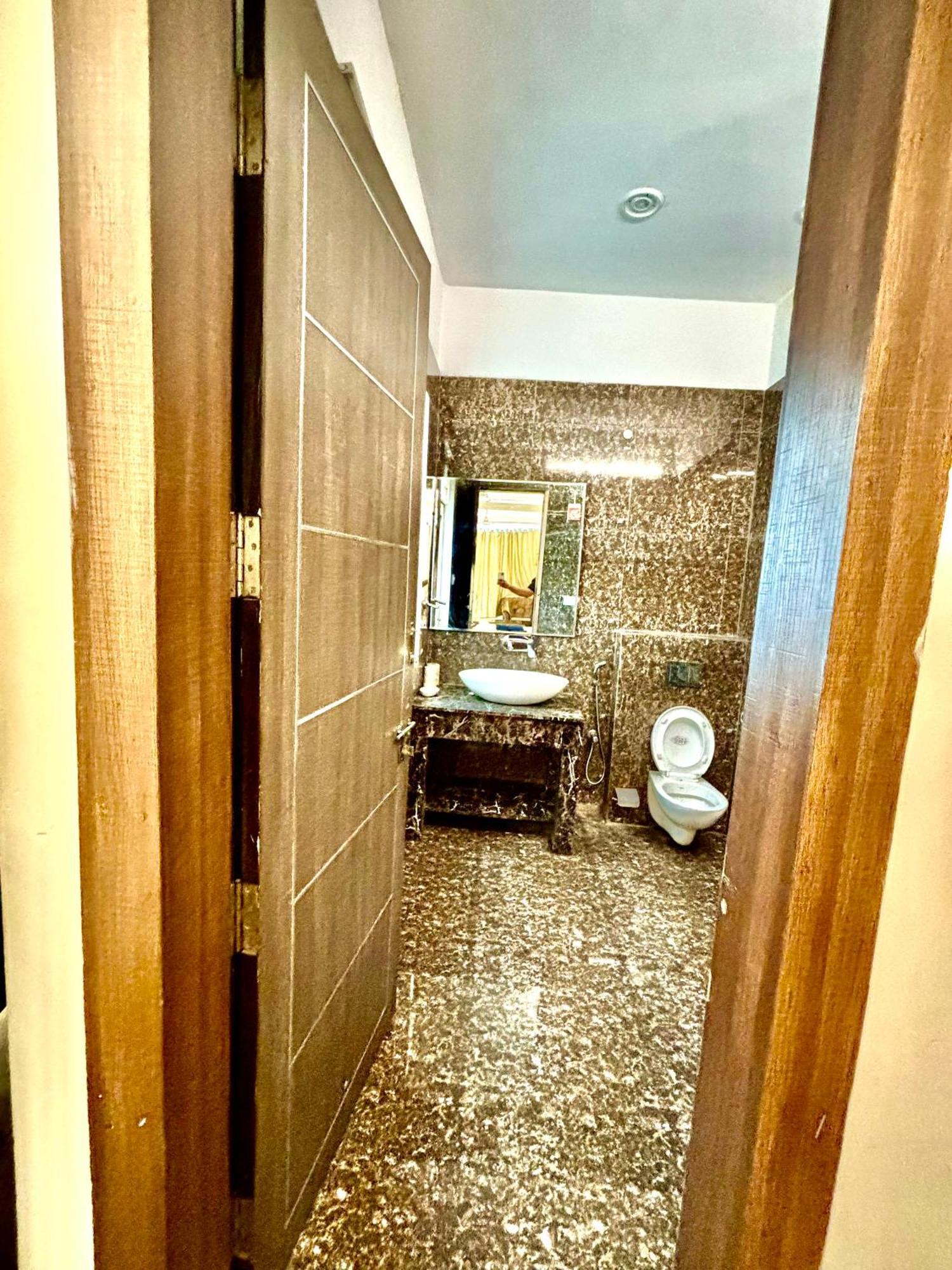 Hotel Pushpanjali Új-Delhi Kültér fotó