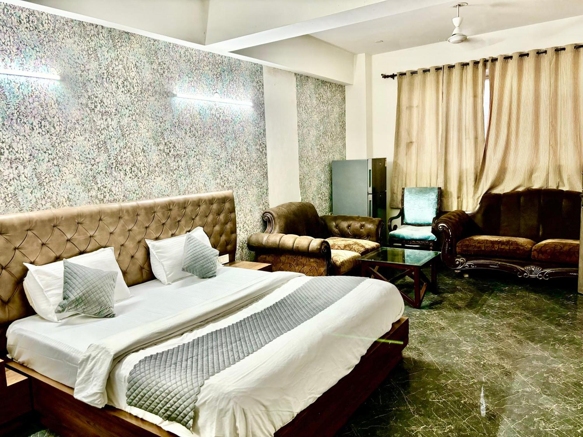 Hotel Pushpanjali Új-Delhi Kültér fotó